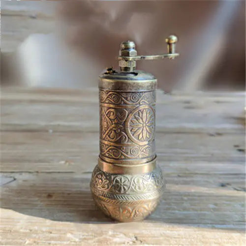 Portable Manual Pepper Grinder with Copper Alloy Design